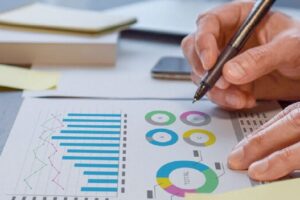 集客とマーケティングの違いは？効果的な集客方法や戦略を立てるコツも解説